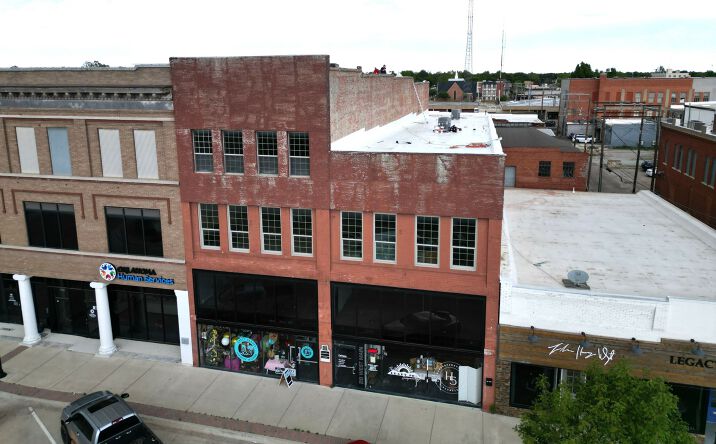 Pictures of Retail property located at 20 W Main St, Shawnee, OK 74801 for sales - image #1