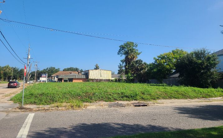 Pictures of Land property located at 4321 Paris Ave, New Orleans, LA 70122 for sales - image #1
