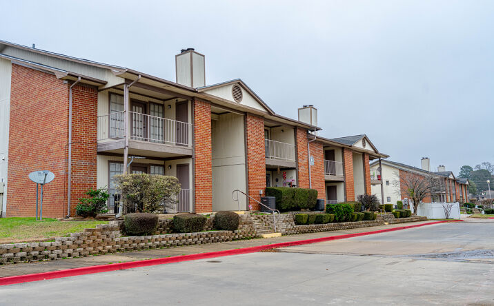 Pictures of Multifamily property located at 4501 Summerhill Rd, Texarkana, TX 75505 for sales - image #1