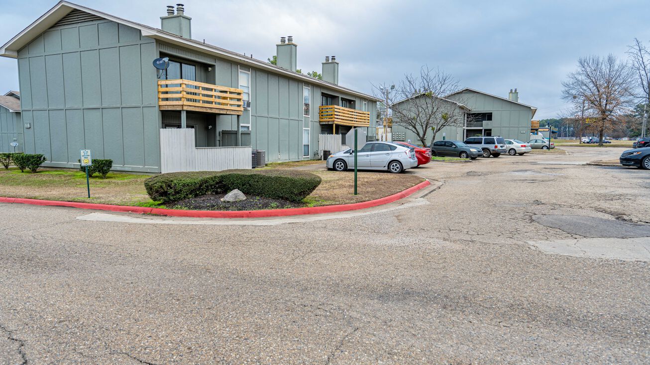 Pictures of Multifamily property located at 2301 Arkansas Blvd, Texarkana, AR 71854 for sales - image #1