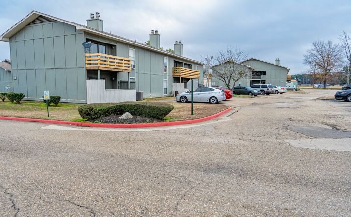 Pictures of Multifamily property located at 2301 Arkansas Blvd, Texarkana, AR 71854 for sales - image #1