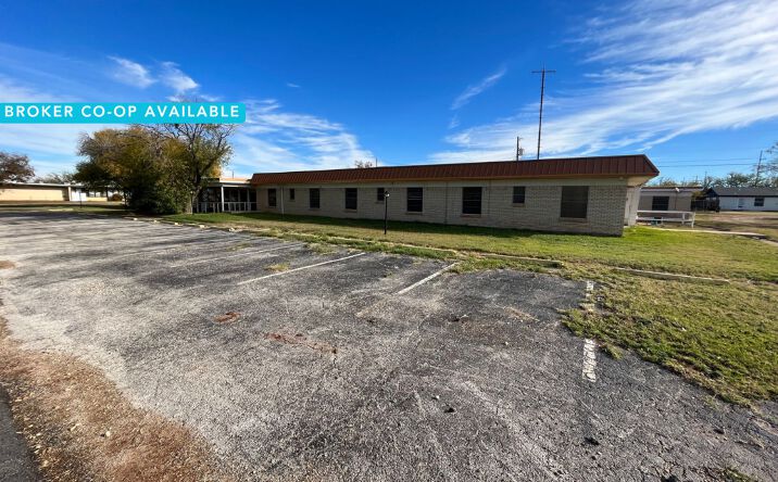 Pictures of Senior Living, Special Purpose property located at 125 Avenue J, Anson, TX 79501 for sales - image #1