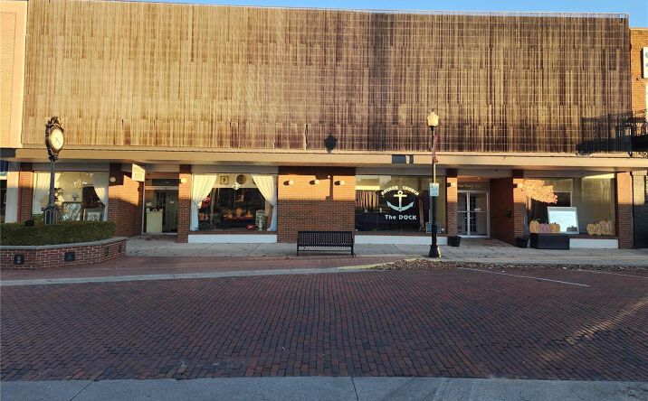 Pictures of Retail property located at 124 E Front Street, Sikeston, MO 63801 for sales - image #1