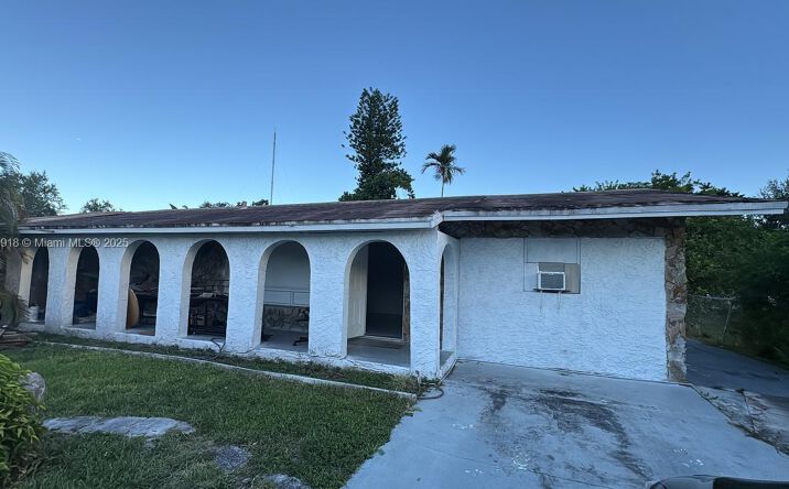 Pictures of Multifamily property located at 5706 SW 27th St, West Park, FL 33023 for sales - image #1