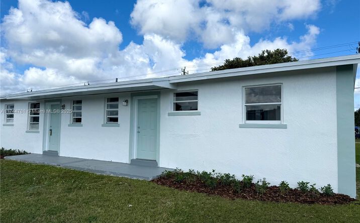 Pictures of Multifamily property located at 10521 SW 184th St, Cutler Bay, FL 33157 for sales - image #1