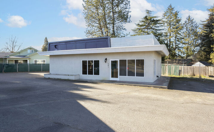 Pictures of Mixed Use, Office, Retail property located at 581 NE Main St., Estacada, OR 97023 for sales - image #1