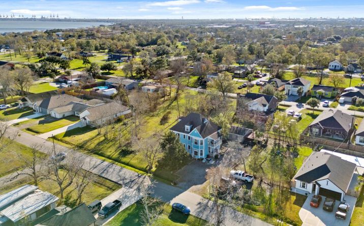 Pictures of Hospitality, Multifamily property located at 410 S Carroll St, La Porte, TX 77571 for sales - image #1