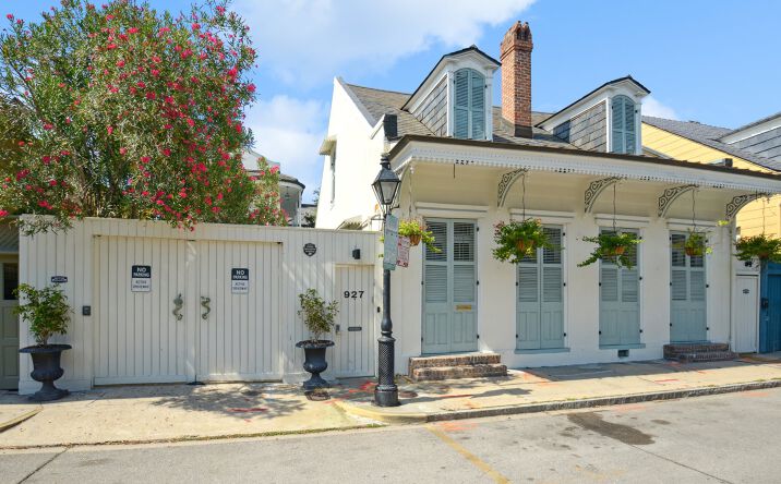 Pictures of Multifamily property located at 927 Dauphine St, New Orleans, LA 70116 for sales - image #1