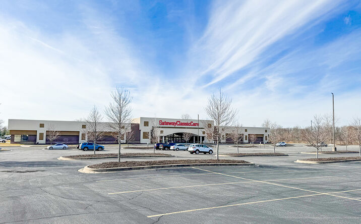 Pictures of Retail property located at 1237 Central Park Dr, O'Fallon, IL 62269 for sales - image #1