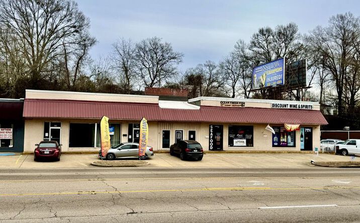 Pictures of Mixed Use, Retail property located at 618 N Gloster St, Tupelo, MS 38804 for sales - image #1