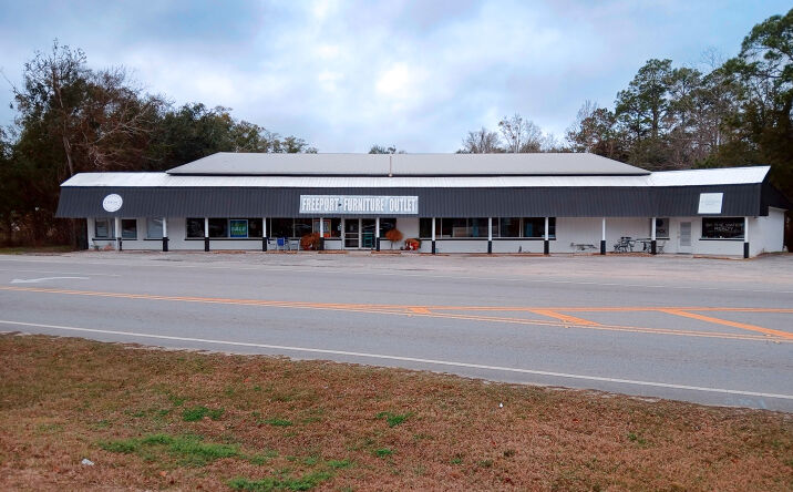 Pictures of Retail property located at 15950 Madison St, Freeport, FL 32439 for sales - image #1