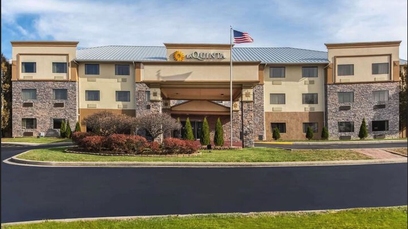Pictures of Hospitality property located at 2540 University Blvd, Fairborn, OH 45324 for sales - image #1