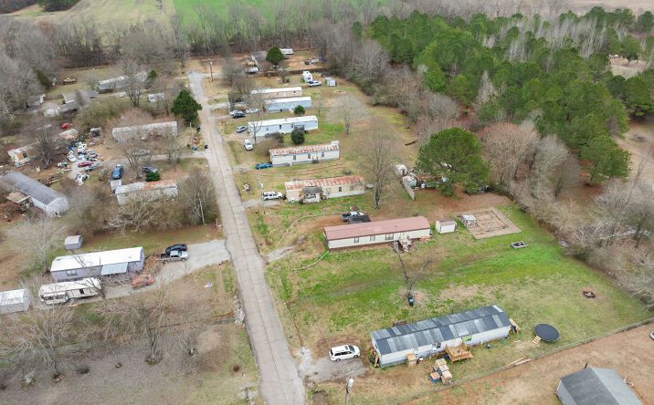 Pictures of Mobile Home Park property located at 148 Helton Ave, Hazel Green, AL 35750 for sales - image #1