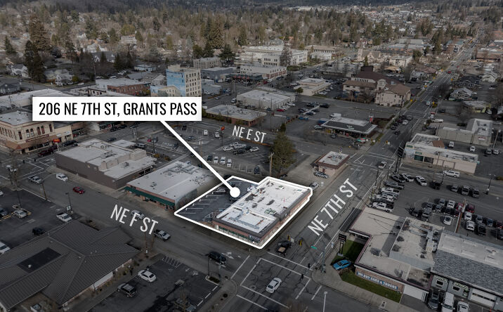 Pictures of Office, Special Purpose property located at 206 NE 7th St, Grants Pass, OR 97526 for sales - image #1