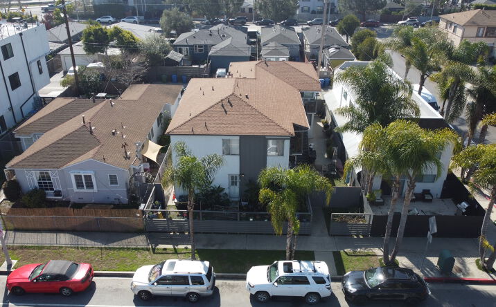 Pictures of Multifamily property located at 504 Grand Blvd, Los Angeles, CA 90291 for sales - image #1