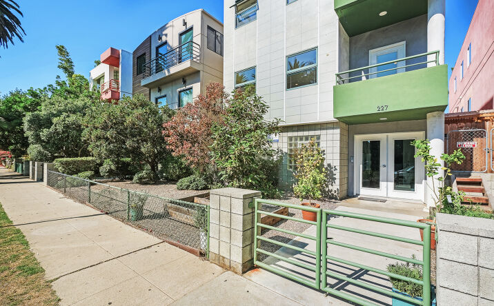 Pictures of Multifamily property located at 227 Market St, Los Angeles, CA 90291 for sales - image #1