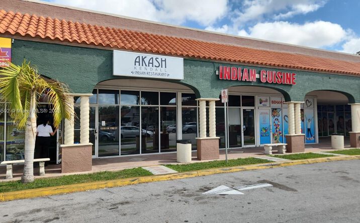 Pictures of Retail property located at 15516 SW 72, Miami, FL 33193 for sales - image #1