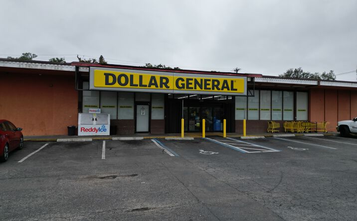 Pictures of Retail property located at 2923 Manatee Ave W, Bradenton, FL 34205 for sales - image #1
