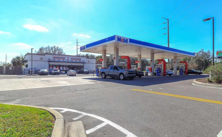 Pictures of Retail property located at 3860 Old Winter Garden Rd, Gotha, FL 34734 for sales - image #1