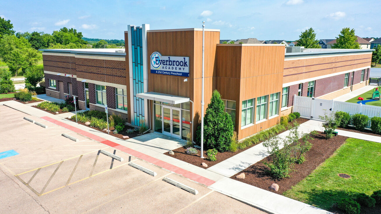Pictures of Retail, Special Purpose property located at 3090 W Main St, St. Charles, IL 60175 for sales - image #1