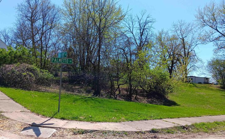 Pictures of Land property located at 1412 Prairie Avenue, Ottumwa, IA 52501 for sales - image #1