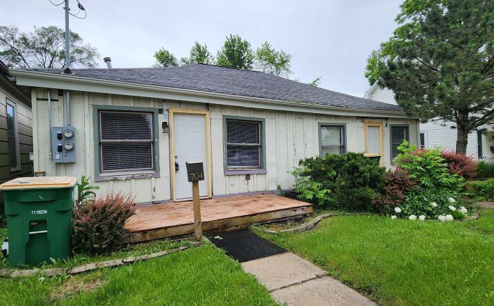 Pictures of Special Purpose property located at 704 - 706 W Broadway Avenue, Fairfield, IA 52556 for sales - image #1