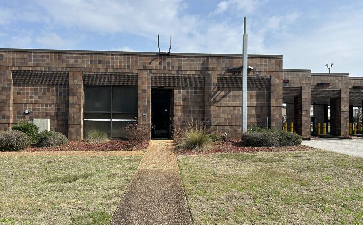 Pictures of Mixed Use, Office, Retail, Special Purpose property located at 4441 Bayou Blvd, Pensacola, FL 32503 for sales - image #1