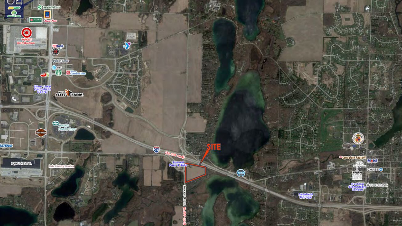 2133 Sawyer Rd, Oconomowoc, WI 53066