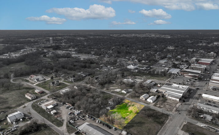 Pictures of Land property located at 117 W 2nd St, Bonham, TX 75418 for sales - image #1