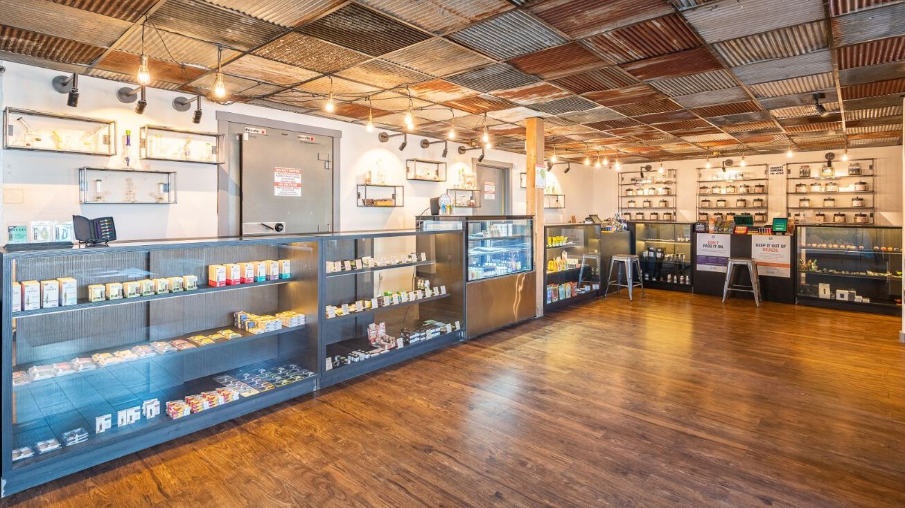 Pictures of Business for Sale property located at 229 W Marine Dr, Astoria, OR 97103 for sales - image #1