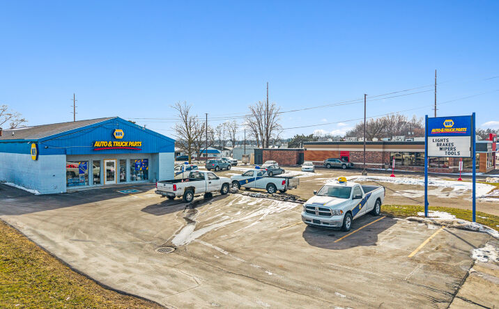 Pictures of Retail property located at 320 Lansing St, Charlotte, MI 48813 for sales - image #1