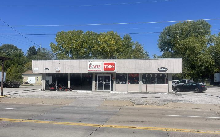 Pictures of Retail property located at 212 & 226 E 35TH Street, Davenport, IA 52806 for sales - image #1