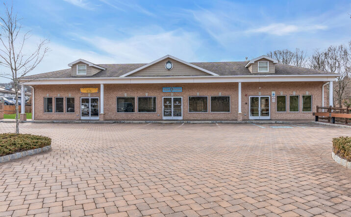 Pictures of Retail property located at 910 Perrineville Rd, Millstone, NJ 08535 for sales - image #1
