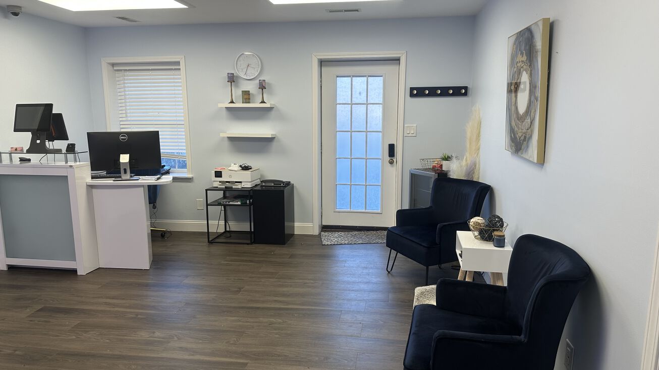 Pictures of Office, Retail property located at 2001 S Main St, Blacksburg, VA 24060 for sales - image #1