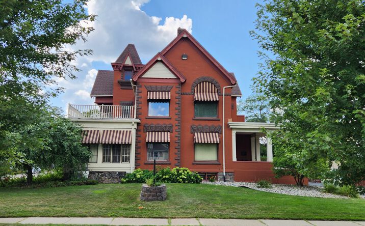 Pictures of Office property located at 1003 N Washington Ave, Lansing, MI 48906 for sales - image #1