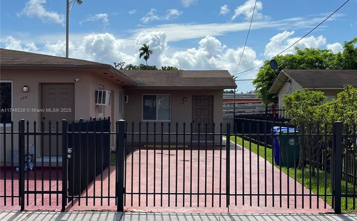 Pictures of Multifamily property located at 1709 NW 22nd Ct, Miami, FL 33125 for sales - image #1