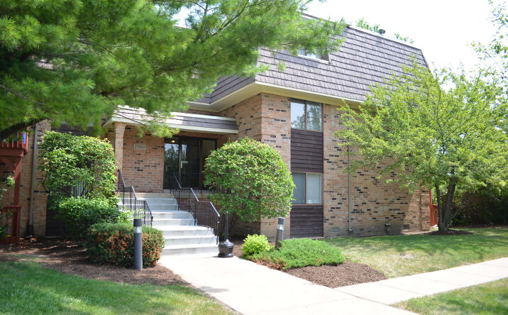 Pictures of Multifamily property located at 1960 Selmarten Rd, Aurora, IL 60505, 1875 Tall Oaks Dr, Aurora, IL 60505, 1925 Tall Oaks Dr, Aurora, IL 60505, 1895 Tall Oaks Dr, Aurora, IL 60505 for sales - image #1