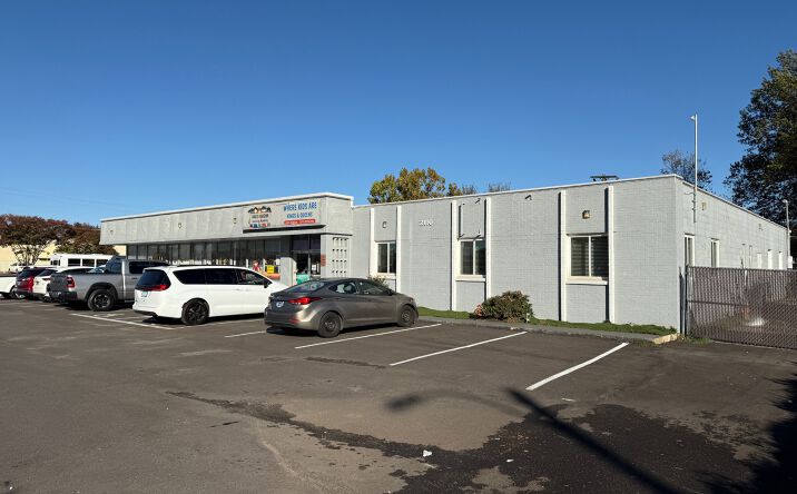 Pictures of Retail property located at 2100 Airways Blvd, Memphis, TN 38114 for sales - image #1