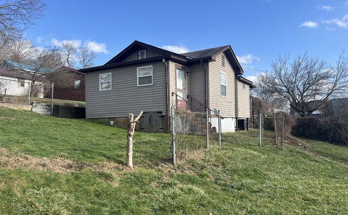 Pictures of Multifamily property located at 512 Butler St, Charleston, WV 25302 for sales - image #1