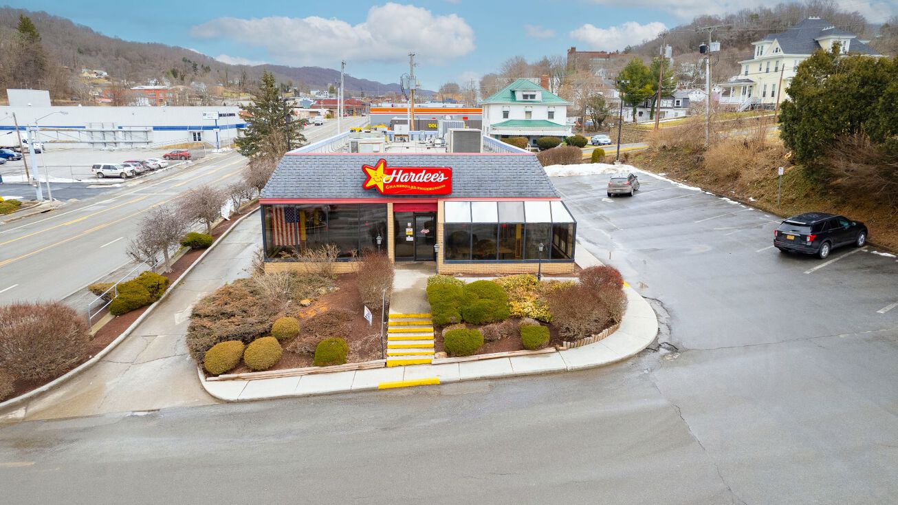 Pictures of Retail property located at 901 Bluefield Ave, Bluefield, WV 24701 for sales - image #1
