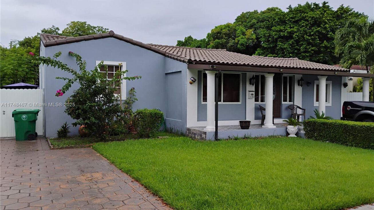 Pictures of Multifamily property located at 640 SW 44 Ct, Miami, FL 33134 for sales - image #1