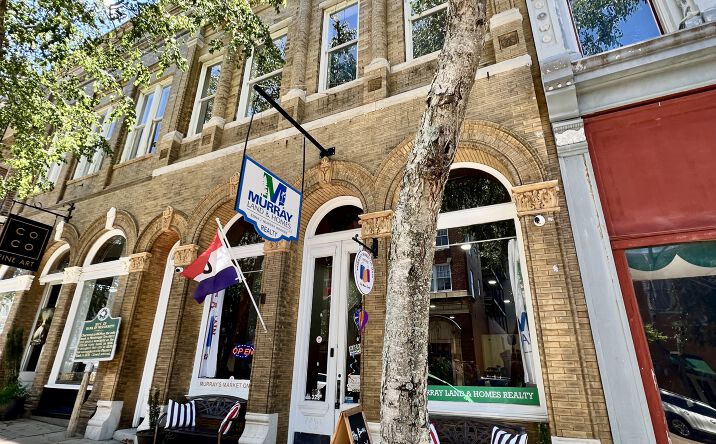 Pictures of Mixed Use, Multifamily, Office, Retail property located at 328 Main St, Natchez, MS 39120 for sales - image #1