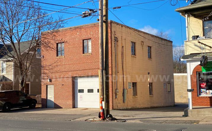 image of property at 17 NORTH ST Danbury CT 06810-5604
