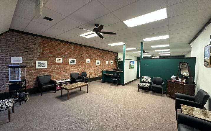 Pictures of Office, Retail property located at 516 N Main St, Newton, KS 67114 for sales - image #1