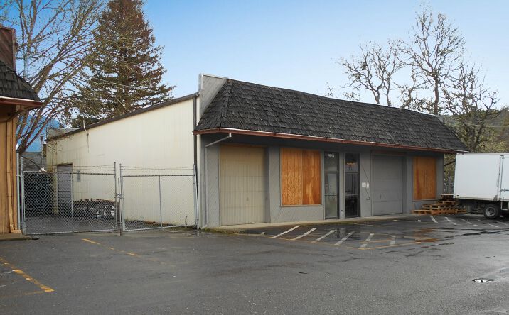 Pictures of Industrial property located at 2405 NE Diamond Lake Blvd, #D, Roseburg, OR 97470, Roseburg, OR 97470 for sales - image #1