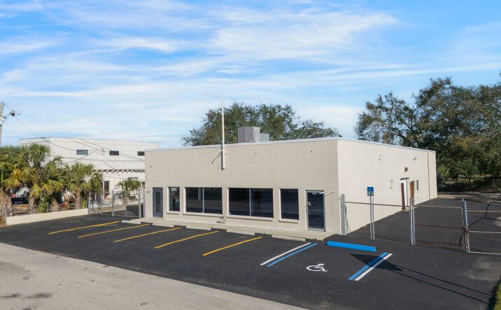 Pictures of Industrial property located at 2031 13th St, Sarasota, FL 34237 for sales - image #1