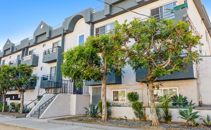 Pictures of Multifamily property located at 3232 W Ave 32, Los Angeles, CA 90065 for sales - image #1