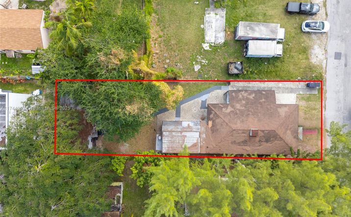 Pictures of Multifamily property located at 7525 NE Miami Ct, Miami, FL 33138 for sales - image #1