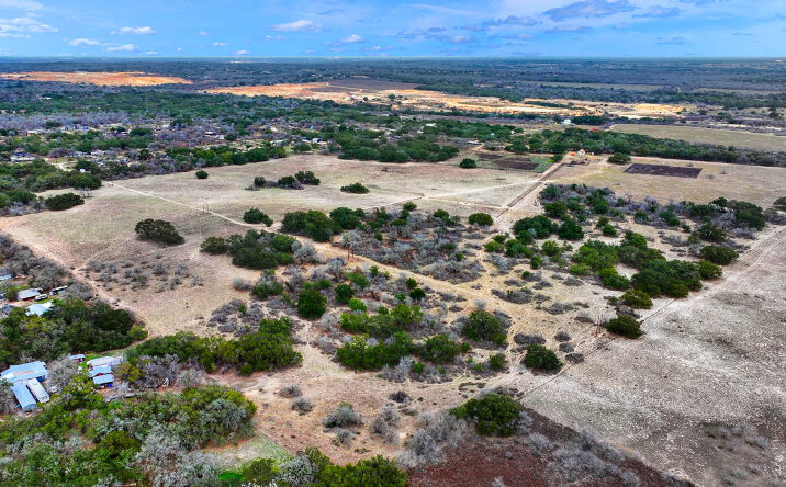 Pictures of Land property located at 1211 Old Pleasanton Rd Poteet, Tx, Poteet, TX 78065 for sales - image #1