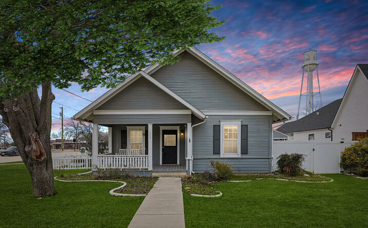 Pictures of Mixed Use property located at 111 S Pine St, Roanoke, TX 76262 for sales - image #1